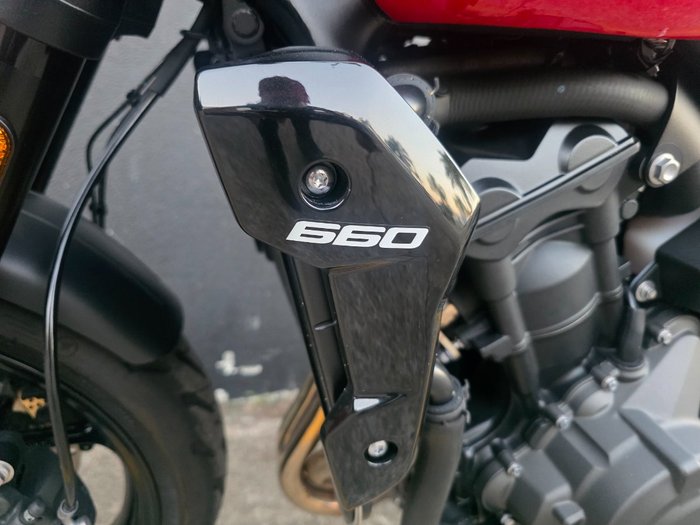 2025 Triumph TRIDENT 660 RED