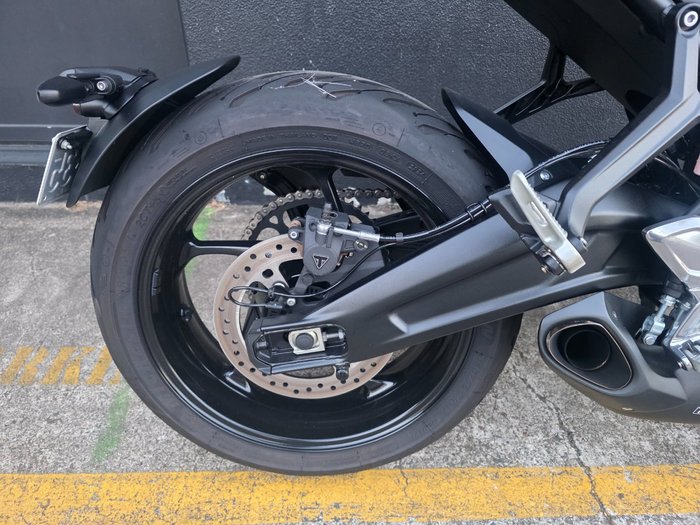 2025 Triumph TRIDENT 660 RED