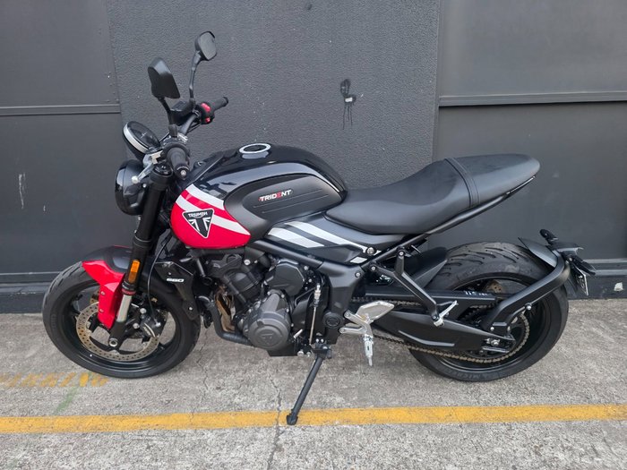 2025 Triumph TRIDENT 660 RED