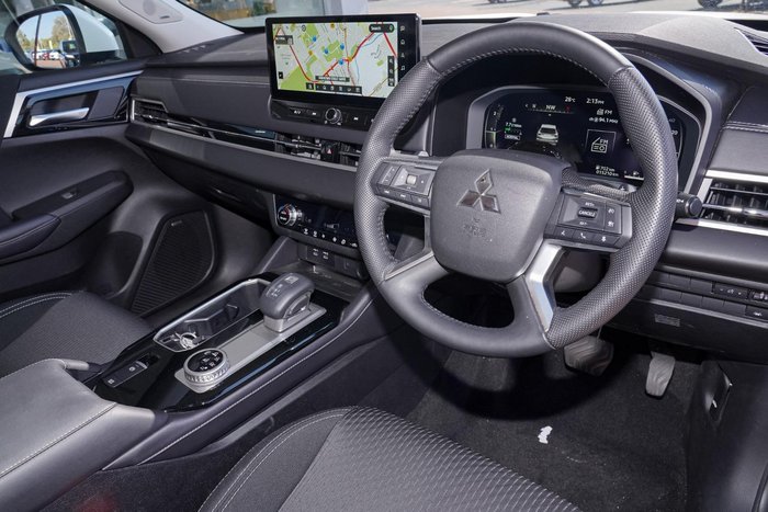 2025 Mitsubishi Outlander LS
