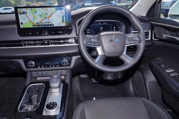 2025 Mitsubishi Outlander LS