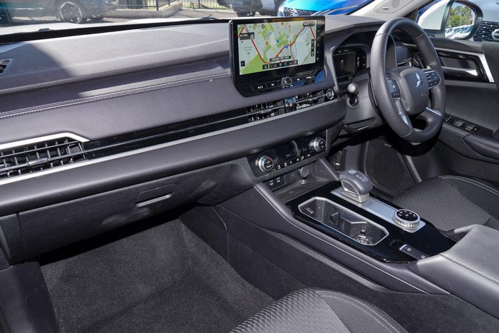 2025 Mitsubishi Outlander LS