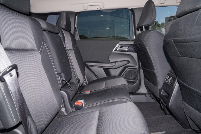 2025 Mitsubishi Outlander LS