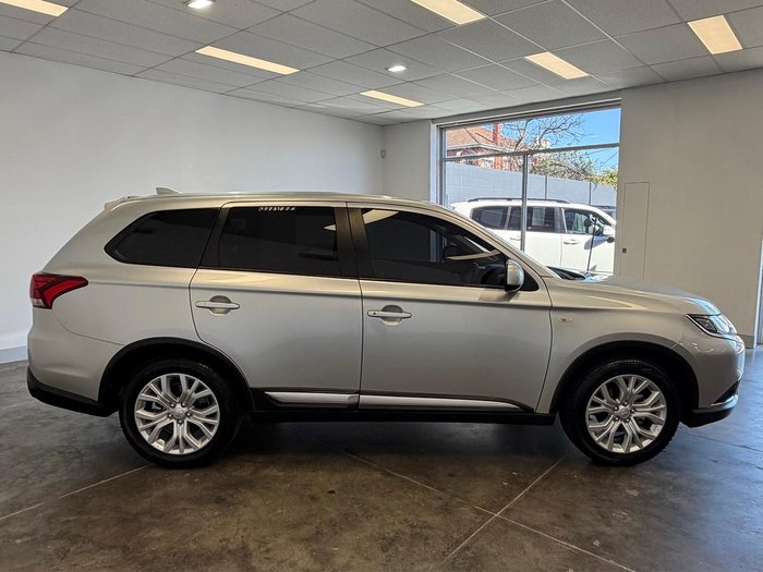 2020 Mitsubishi Outlander ES