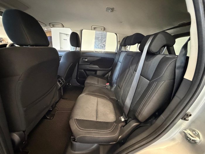 2020 Mitsubishi Outlander ES