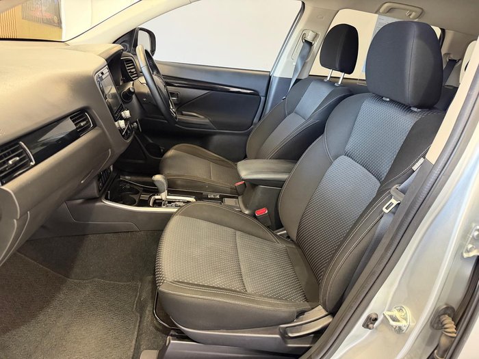 2020 Mitsubishi Outlander ES