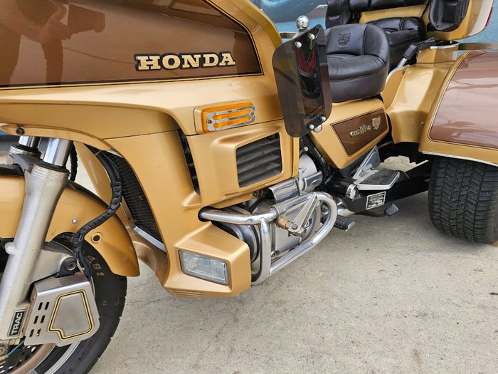 1985 Honda GL1200AE (GOLDWING ASPENCADE) GOLD