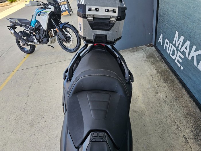 2021 Yamaha TMAX 560 (ABS) LOW GLOSS BLACK