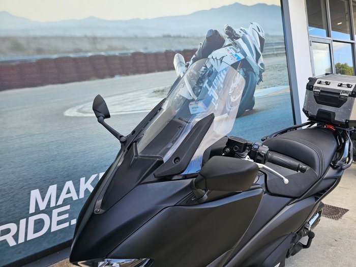 2021 Yamaha TMAX 560 (ABS) LOW GLOSS BLACK