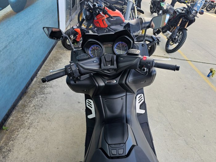 2021 Yamaha TMAX 560 (ABS) LOW GLOSS BLACK