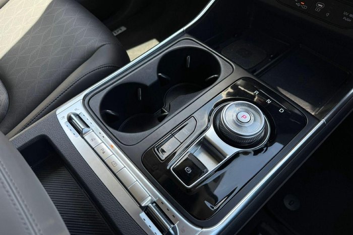 2024 Kia Carnival GT-Line HEV