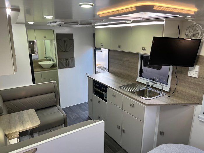 2024 Design RV Crx Semi Off Road, Van 1-1, 18'8''