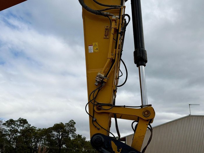 2021 Caterpillar 330