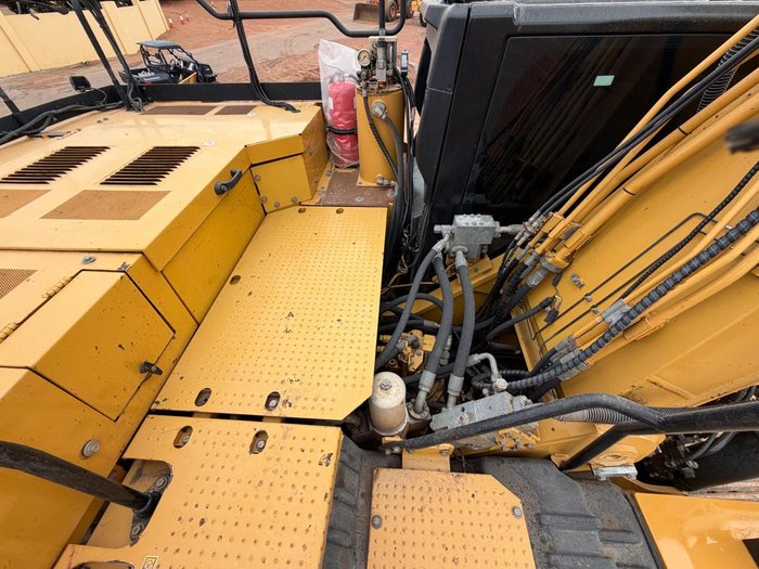 2021 Caterpillar 330