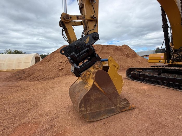 2021 Caterpillar 330