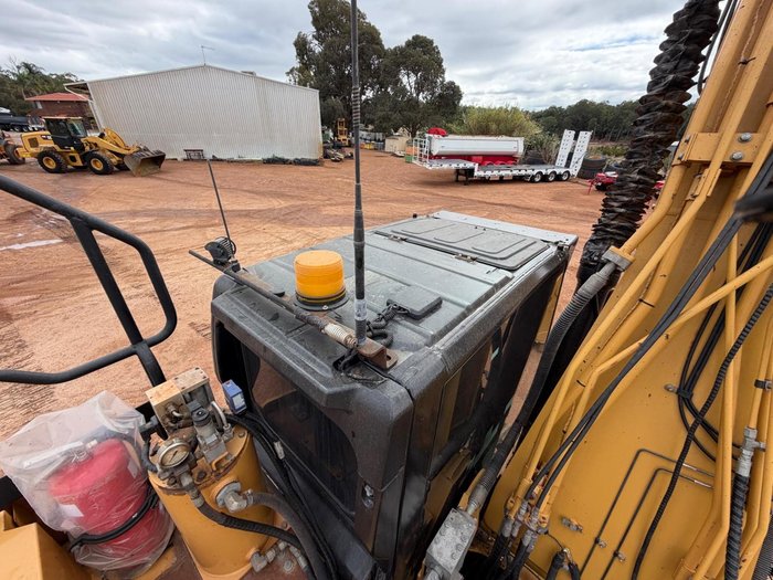 2021 Caterpillar 330