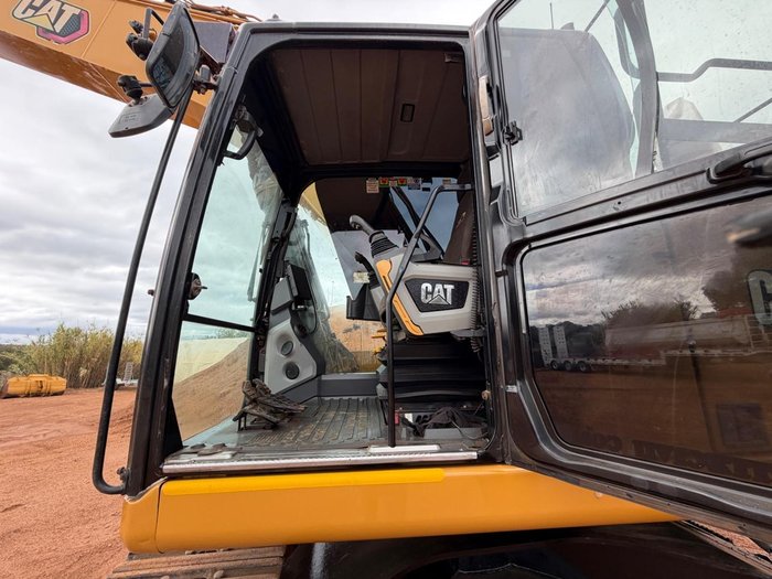 2021 Caterpillar 330