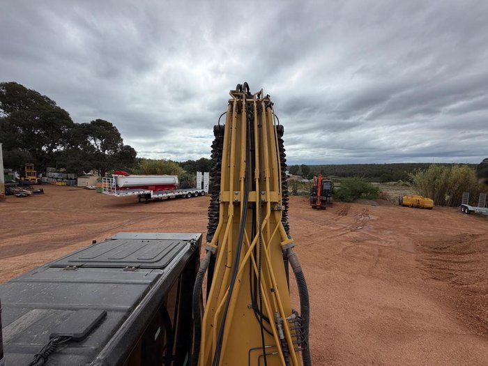 2021 Caterpillar 330