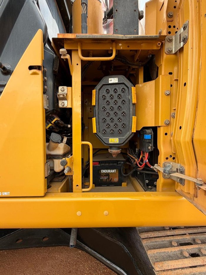 2021 Caterpillar 330