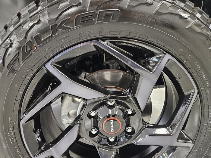 2025 Isuzu MU-X X-TERRAIN