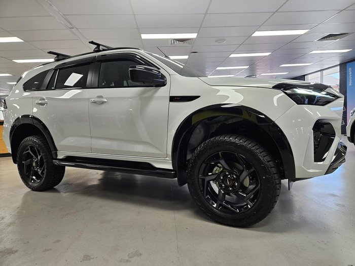 2025 Isuzu MU-X X-TERRAIN