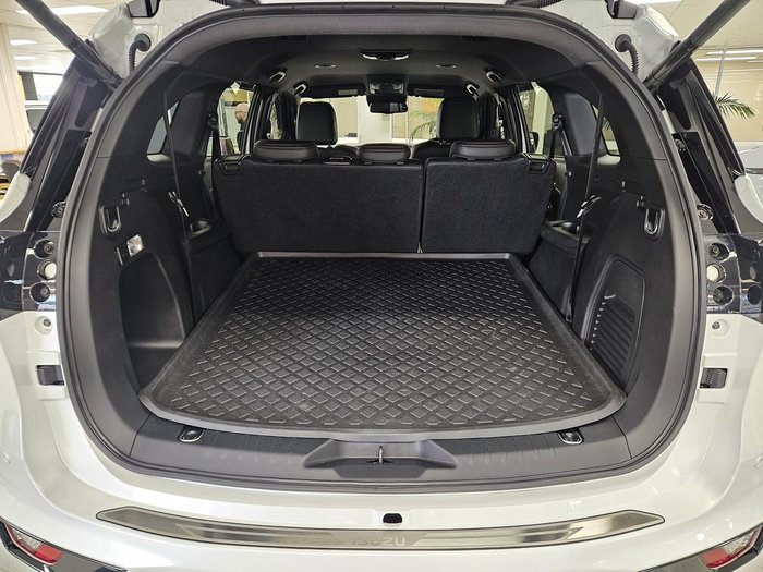 2025 Isuzu MU-X X-TERRAIN MY25.5 4X4 Dual Range Moonstone White