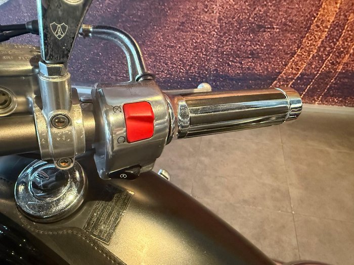 2010 Kawasaki Vulcan 900 Custom (VN900C) Vulcan Black