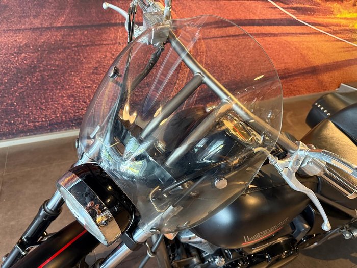 2010 Kawasaki Vulcan 900 Custom (VN900C) Vulcan Black