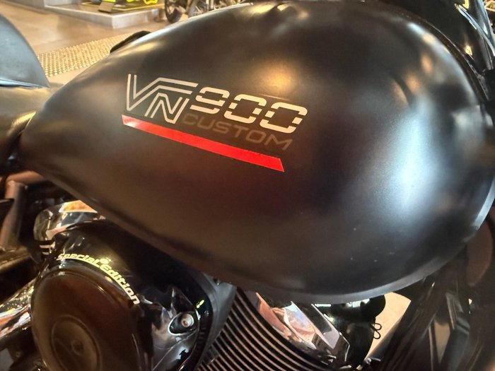 2010 Kawasaki Vulcan 900 Custom (VN900C) Vulcan Black