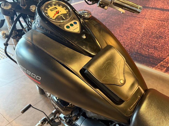 2010 Kawasaki Vulcan 900 Custom (VN900C) Vulcan Black