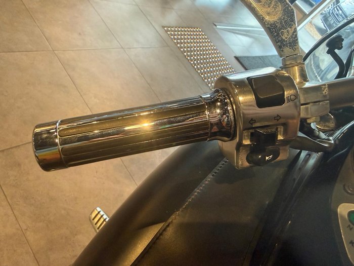 2010 Kawasaki Vulcan 900 Custom (VN900C) Vulcan Black