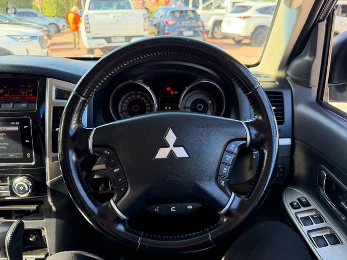 2015 Mitsubishi Pajero GLS
