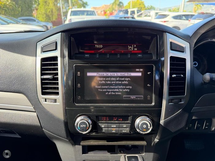 2015 Mitsubishi Pajero GLS
