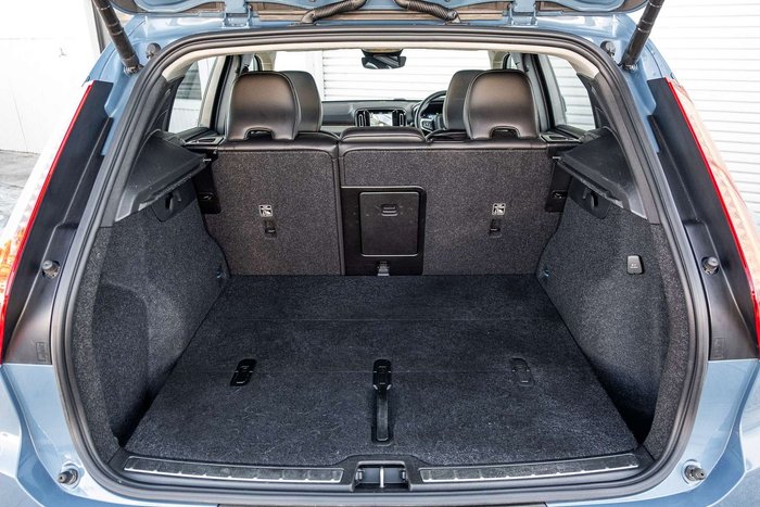 2023 Volvo XC40 Plus B4
