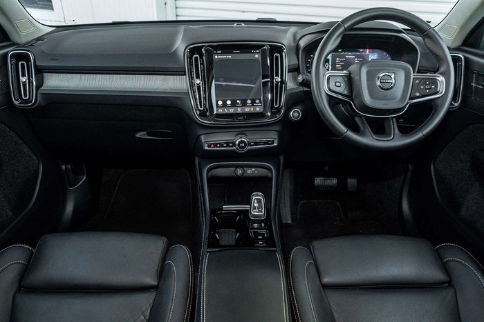 2023 Volvo XC40 Plus B4