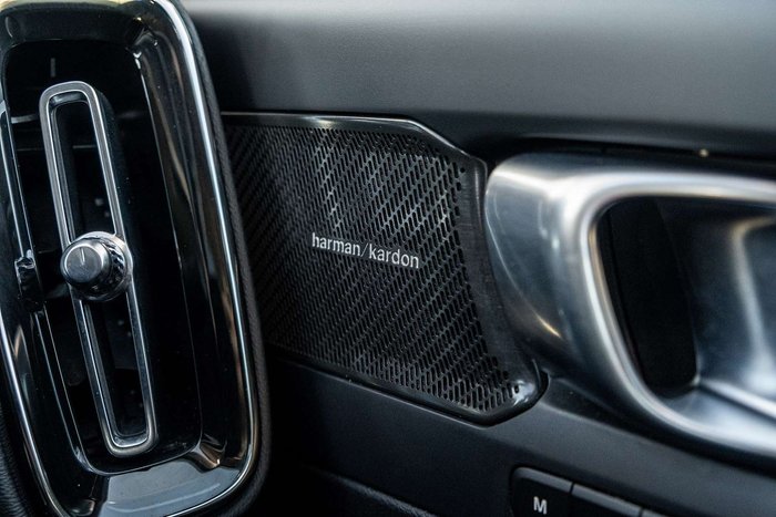2023 Volvo XC40 Plus B4
