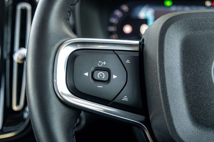 2023 Volvo XC40 Plus B4