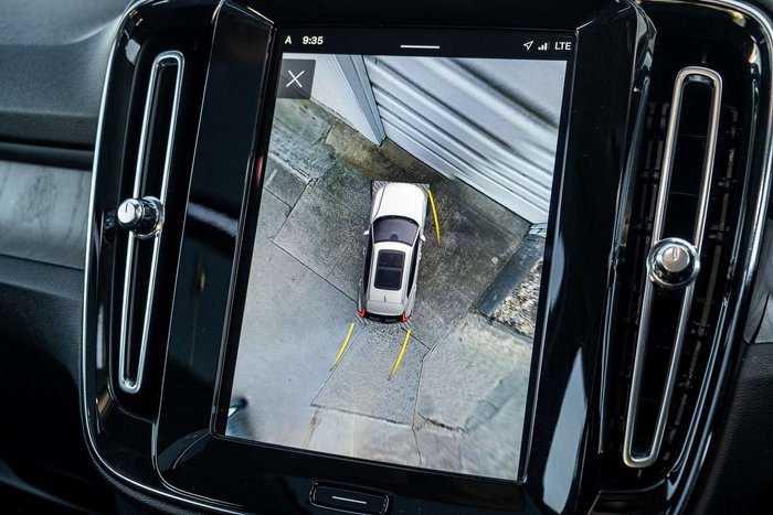 2023 Volvo XC40 Plus B4