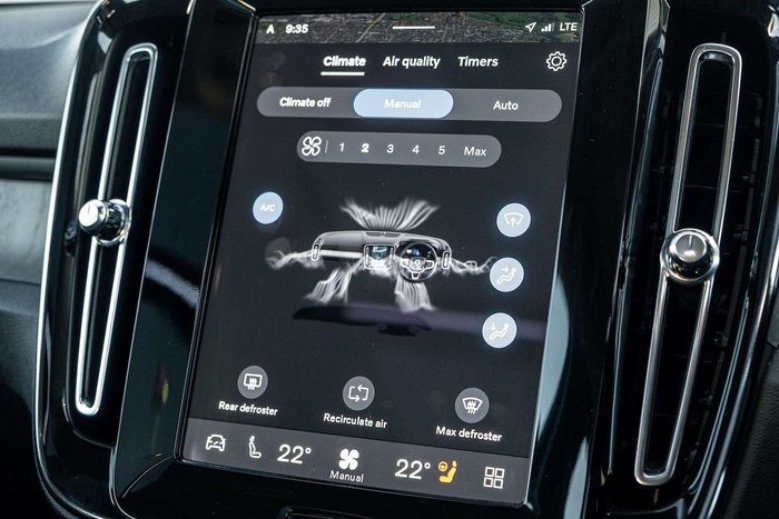 2023 Volvo XC40 Plus B4