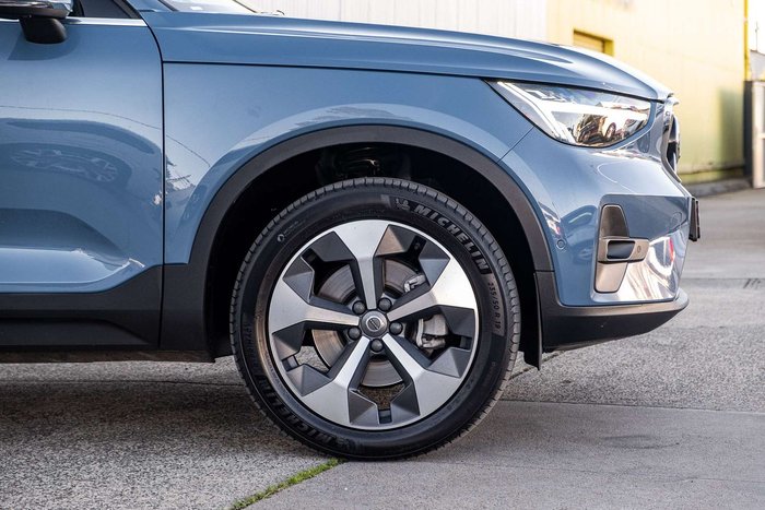 2023 Volvo XC40 Plus B4