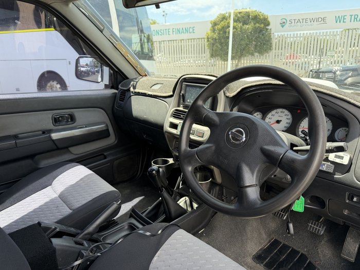 2009 Nissan Navara ST-R