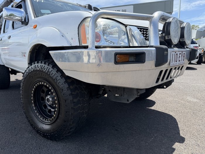 2009 Nissan Navara ST-R