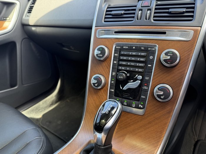 2016 Volvo XC60 T5 Luxury