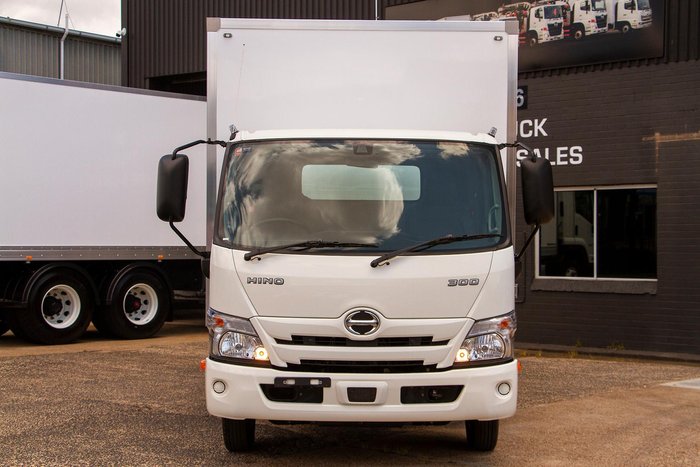 2025 Hino 300 Series 616 White
