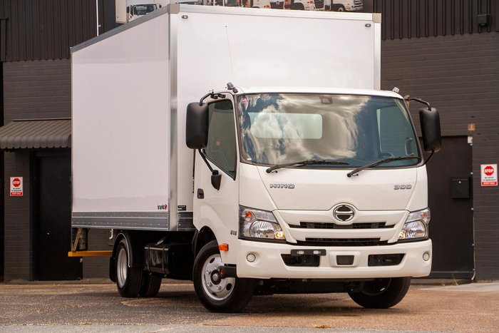 2025 Hino 300 Series 616 White
