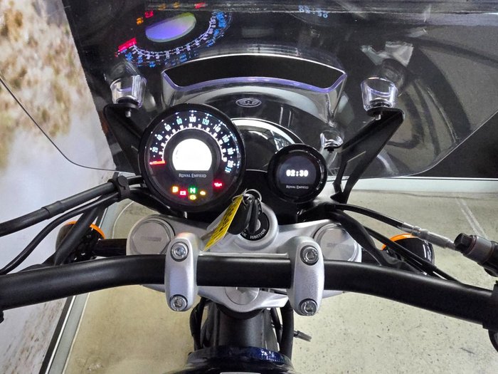 2025 ROYAL ENFIELD (SEE ALSO ENFIEL SUPER METEOR 650 BLUE/WHITE