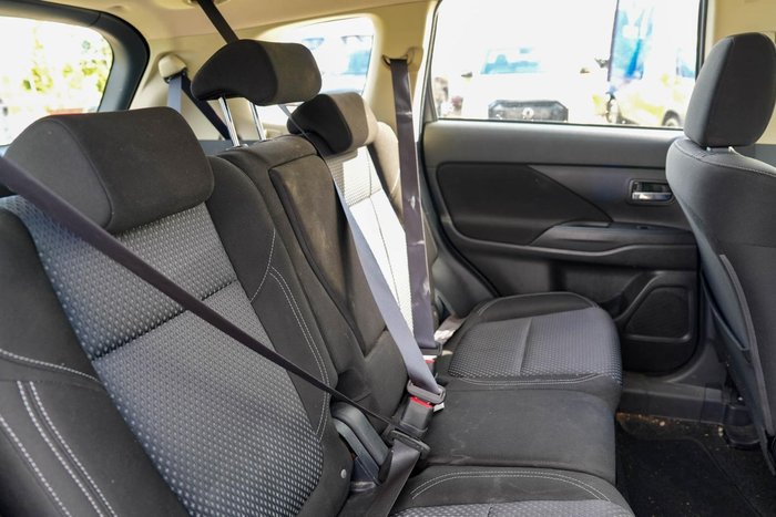 2021 Mitsubishi Outlander ES