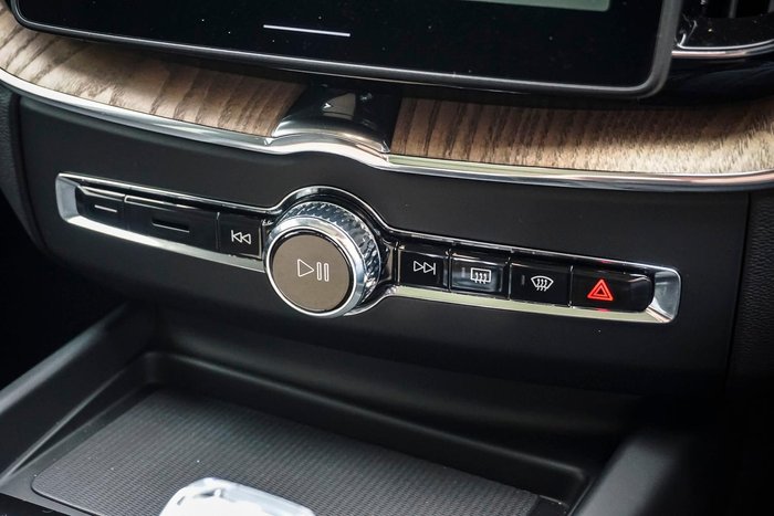 2025 Volvo XC60 Plus B5 Bright