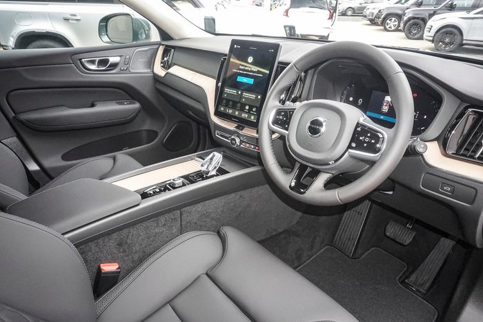 2025 Volvo XC60 Plus B5 Bright