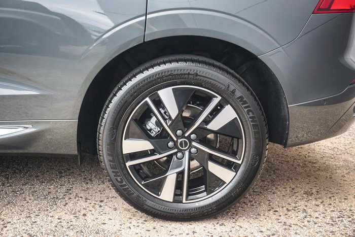2025 Volvo XC60 Plus B5 Bright